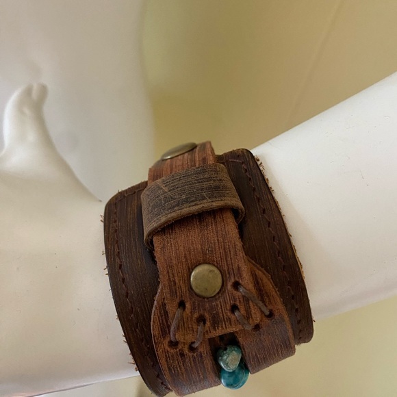 NWT LEATHER CUFF🎉🎉 - Picture 9 of 9